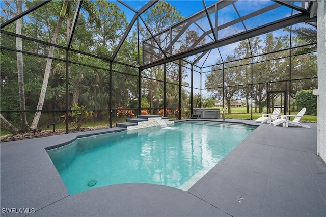 view of swimming pool featuring a lanai, a patio area, a hot tub, and pool water feature