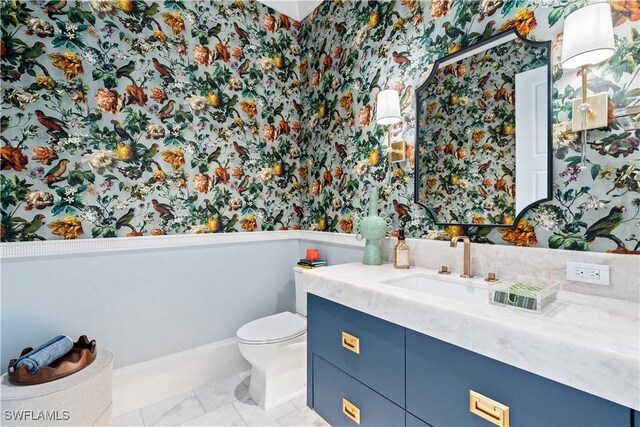 565 Anchor Rode Dr, Naples, FL 34103 - bathroom featuring toilet, vanity, baseboards, and wallpapered walls
