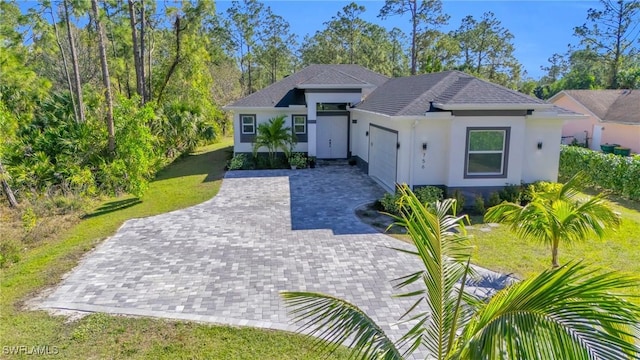 view of front facade featuring a garage and a front yard