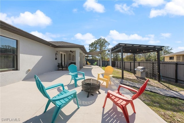 view of patio featuring a pergola, area for grilling, ceiling fan, and an outdoor fire pit