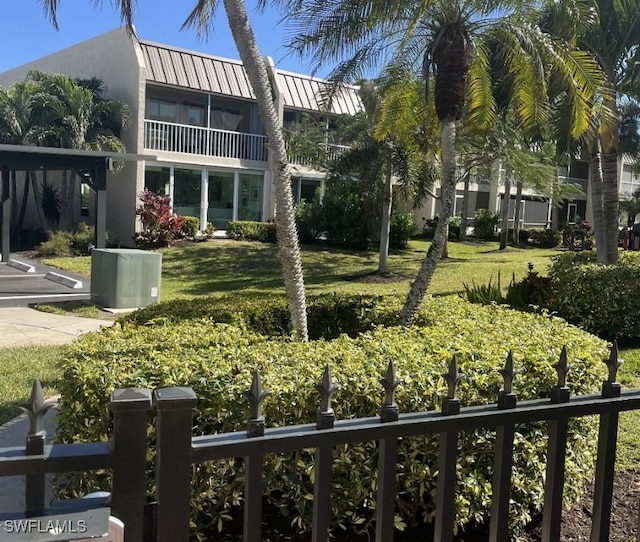 view of yard featuring a balcony