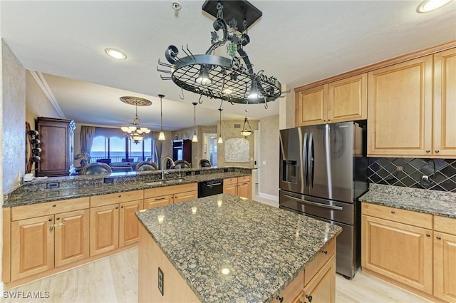 kitchen with sink, a center island, stainless steel fridge with ice dispenser, hanging light fixtures, and dishwasher