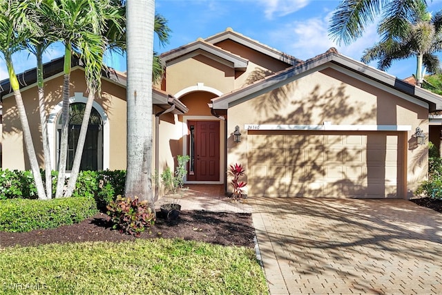 view of front facade with a garage