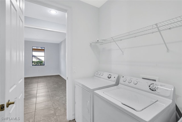 washroom featuring light tile patterned floors and independent washer and dryer