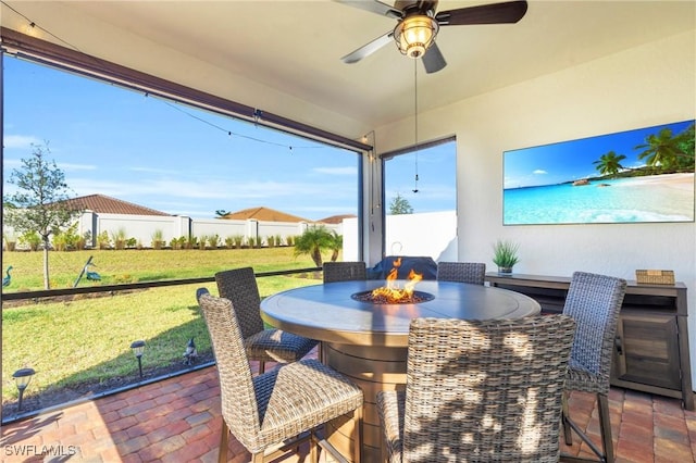 sunroom featuring ceiling fan