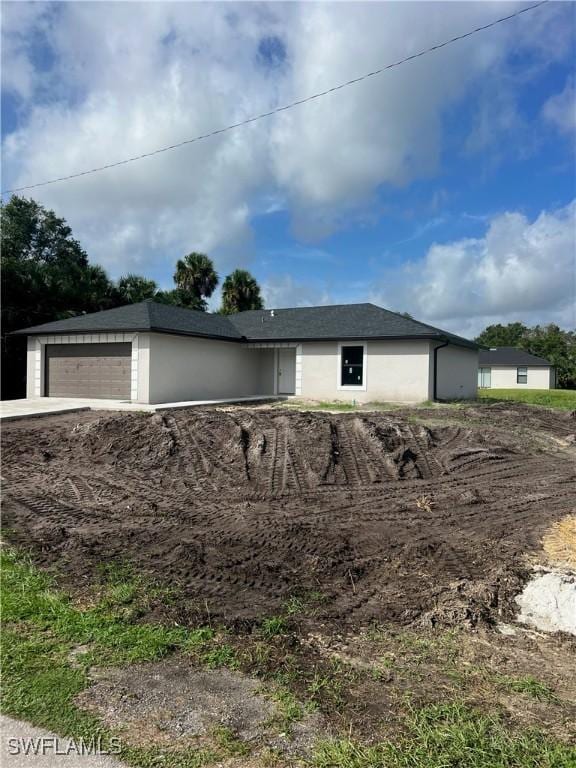 view of front facade featuring a garage