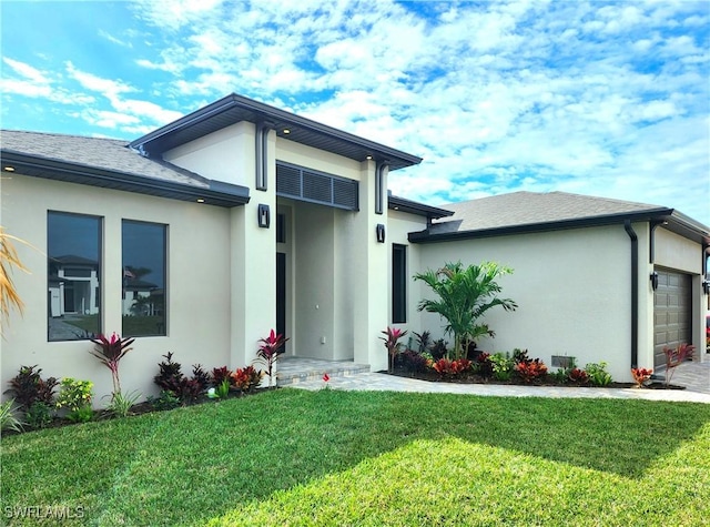 view of front facade with a garage and a front yard