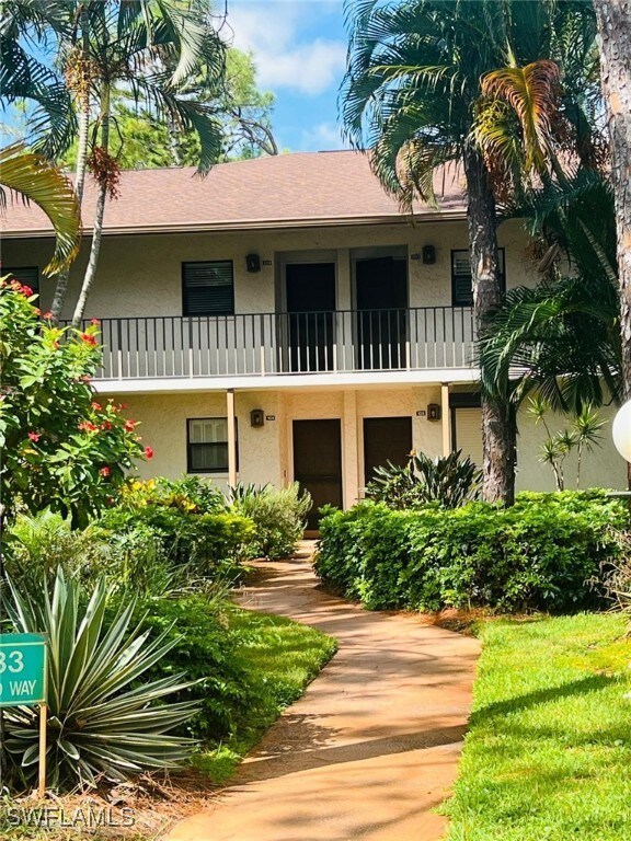 view of front of home featuring a balcony