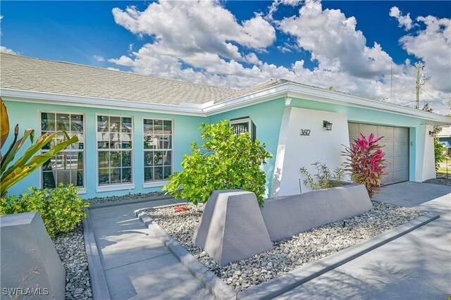 view of front of house with a garage