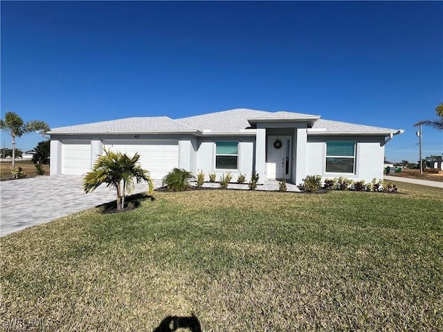 view of front facade featuring a garage and a front yard