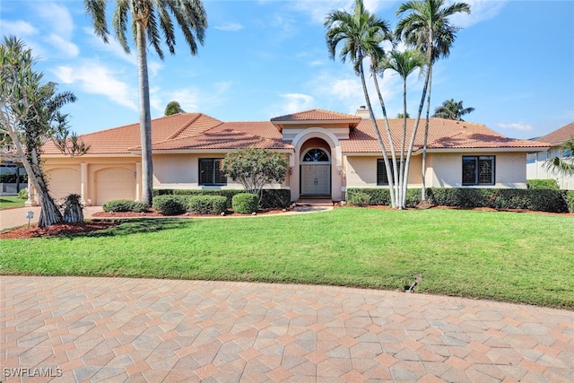 view of front of home featuring a garage and a front yard