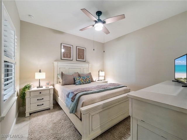 bedroom with ceiling fan