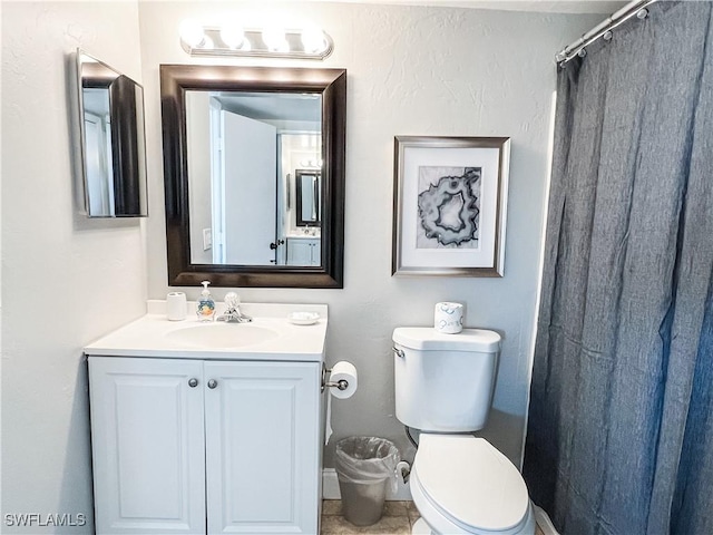 bathroom with a shower with curtain, vanity, and toilet