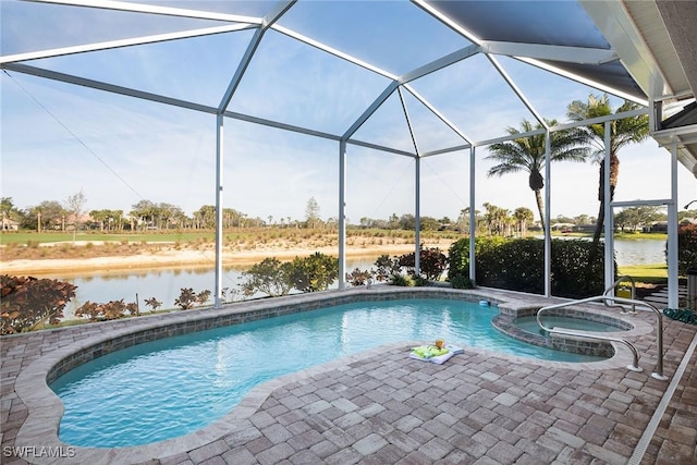 view of swimming pool with an in ground hot tub, a water view, a patio, and a lanai