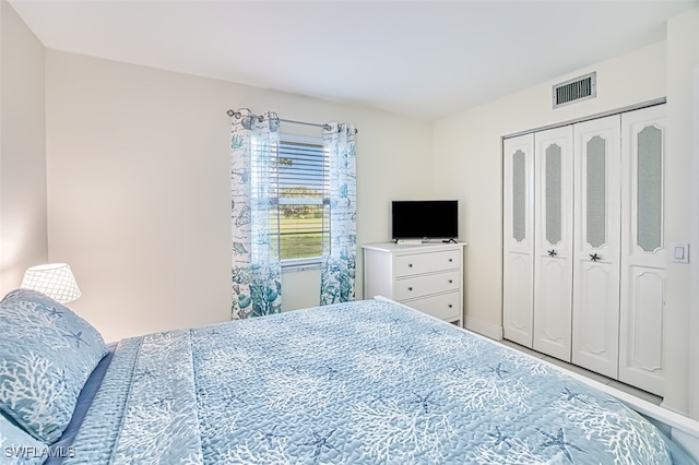 bedroom featuring a closet