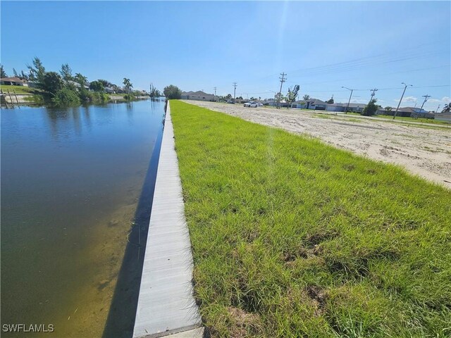 Listing photo 3 for 1505 Gleason Pkwy, Cape Coral FL 33914