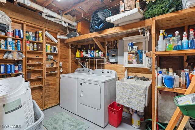 laundry area featuring sink and independent washer and dryer