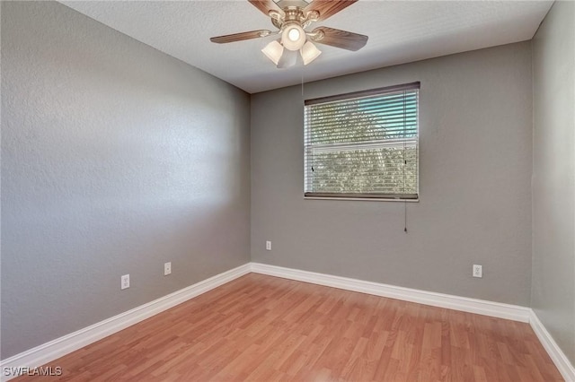 unfurnished room featuring a textured ceiling, light hardwood / wood-style flooring, and ceiling fan