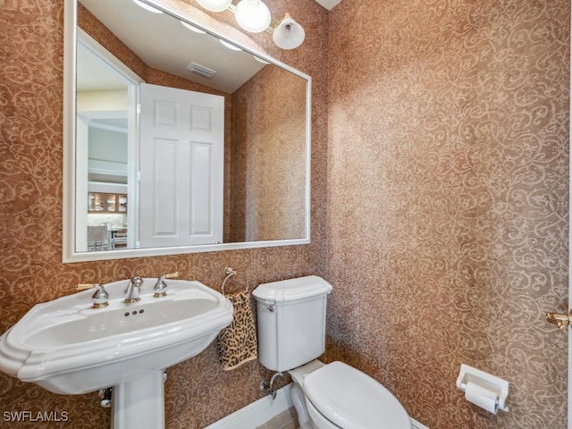 bathroom featuring toilet