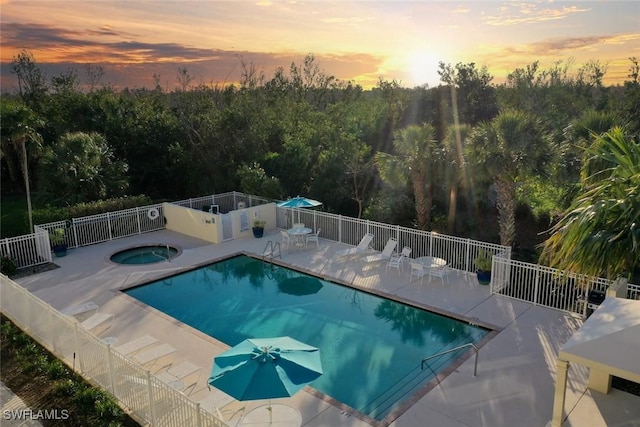 2619 Wulfert Rd Unit 5, Sanibel, FL 33957 - community pool with a community hot tub, a patio, and fence