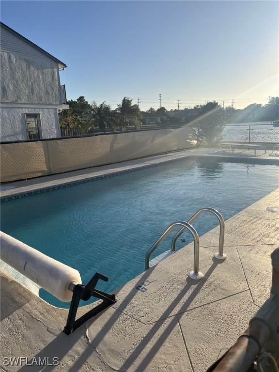 view of pool featuring a water view