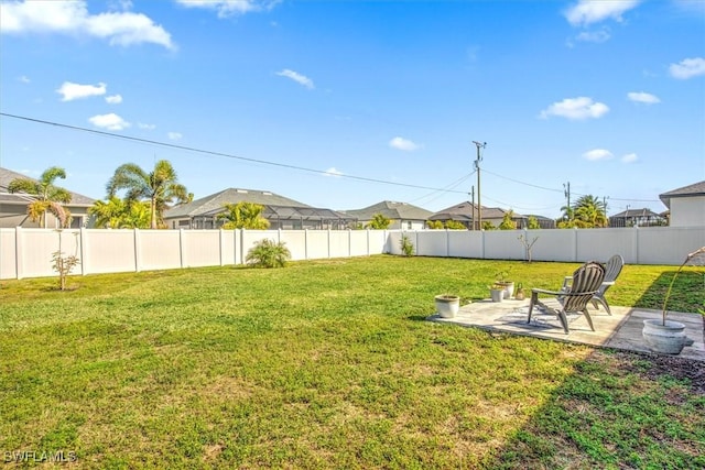 view of yard featuring a patio area