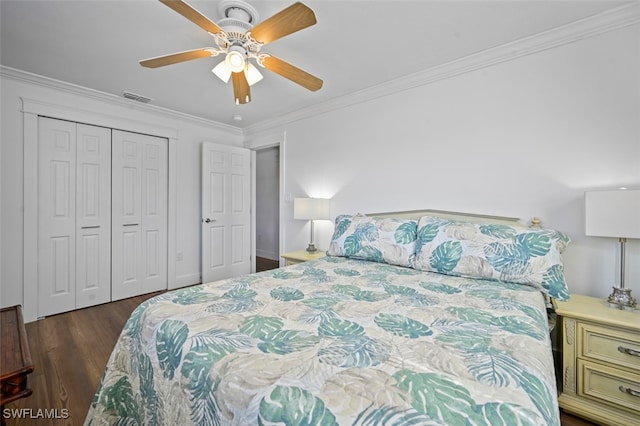 bedroom featuring ornamental molding, dark hardwood / wood-style floors, ceiling fan, and a closet