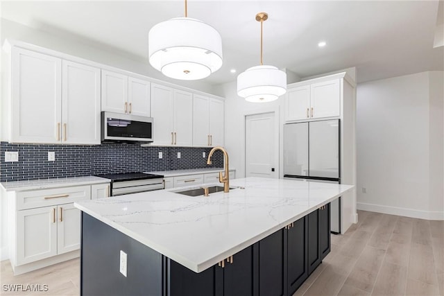 kitchen with pendant lighting and a kitchen island with sink