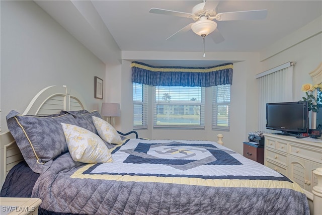 bedroom with ceiling fan