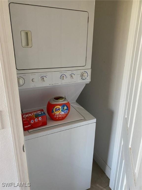 clothes washing area with stacked washer / dryer