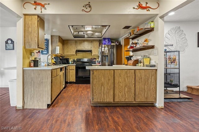 kitchen with sink, stainless steel fridge with ice dispenser, dark hardwood / wood-style flooring, kitchen peninsula, and black range with electric cooktop