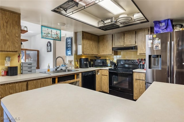 kitchen with sink, decorative backsplash, black appliances, and kitchen peninsula