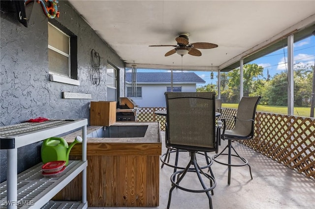 sunroom with ceiling fan