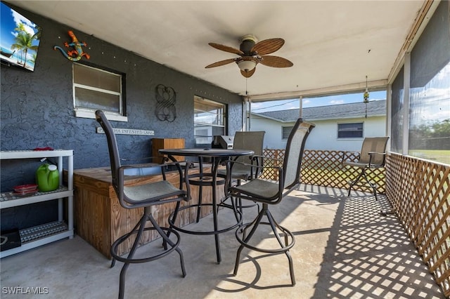 sunroom with ceiling fan