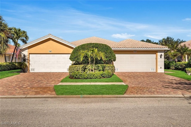 view of front facade with a garage