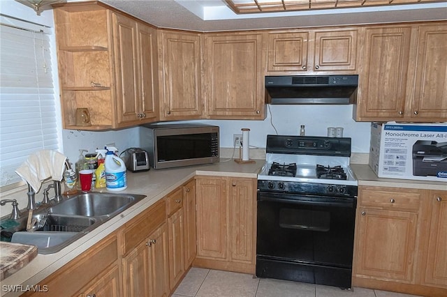 15323 E State Road 78, Okeechobee, FL 34974 - kitchen featuring under cabinet range hood, stainless steel microwave, light countertops, a sink, and black gas range