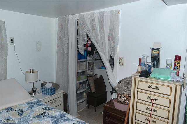 15323 E State Road 78, Okeechobee, FL 34974 - bedroom featuring light tile patterned flooring