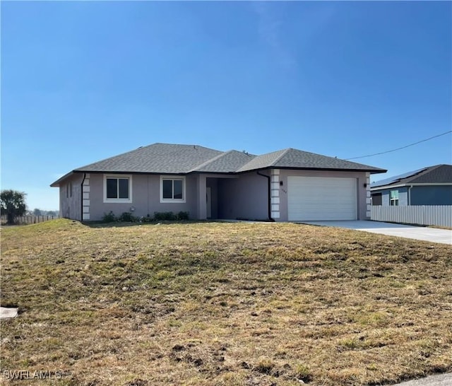 view of front of home featuring a garage and a front yard