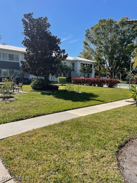 view of front of home featuring a front lawn