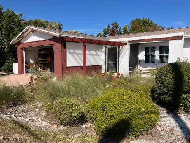 view of front of house featuring a garage