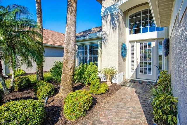 entrance to property with stucco siding