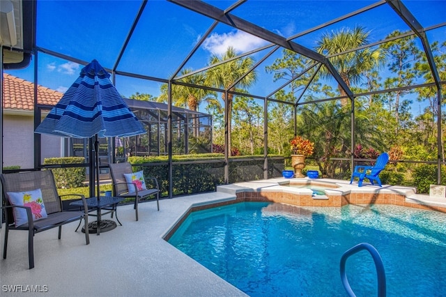 view of pool featuring an in ground hot tub, a lanai, and a patio