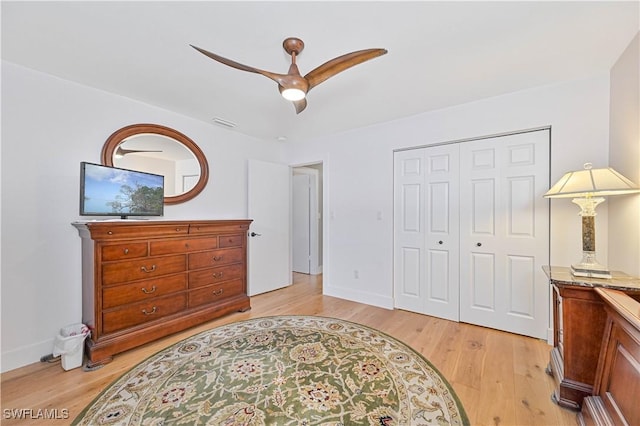 bedroom featuring light hardwood / wood-style flooring, a closet, and ceiling fan