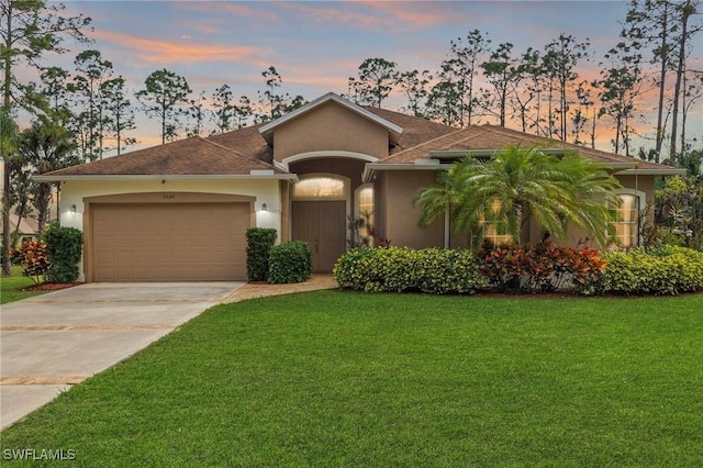 view of front facade featuring a garage and a yard