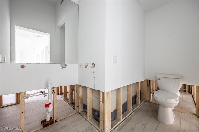 bathroom featuring toilet