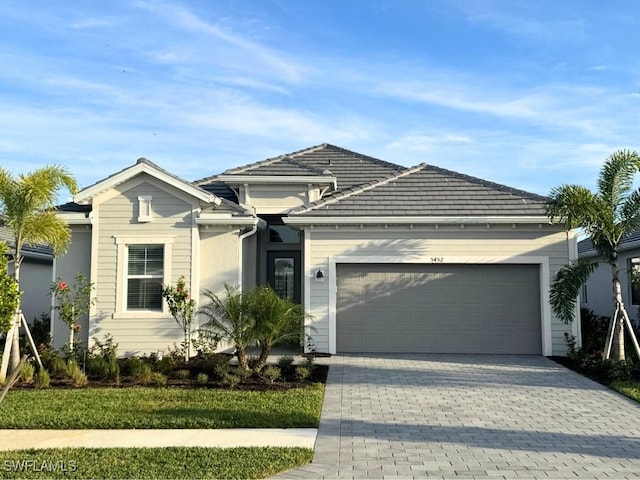 view of front of property featuring a garage