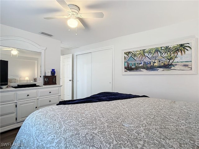 bedroom featuring dark wood-type flooring, ceiling fan, and a closet