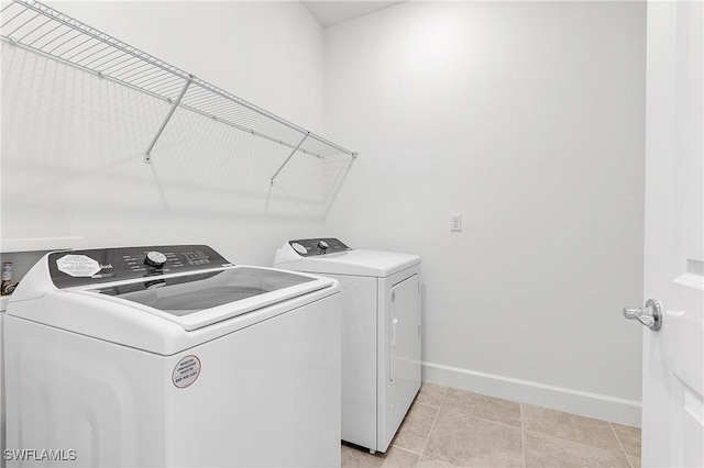 washroom with light tile patterned floors and independent washer and dryer