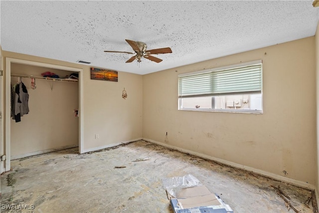 unfurnished bedroom featuring ceiling fan, a closet, and a textured ceiling