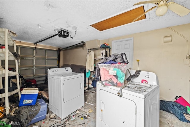 clothes washing area featuring separate washer and dryer, ceiling fan, and a textured ceiling